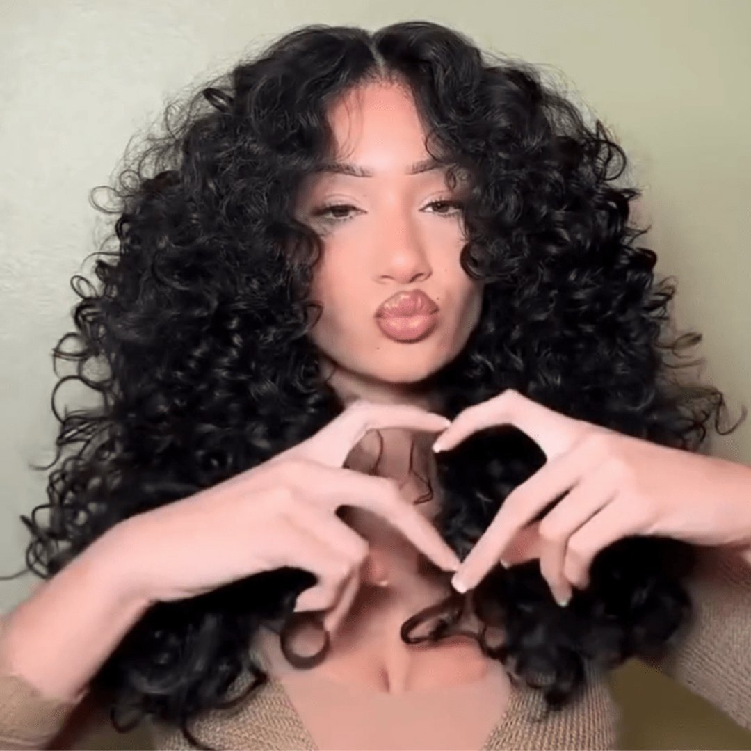 Referência visual de mulher com cabelo cacheado